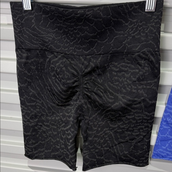 Gymshark BNDL Black and Blue Athletic Shorts - Picture 6 of 13